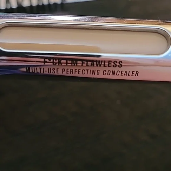 Concealer - Picture 2 of 4